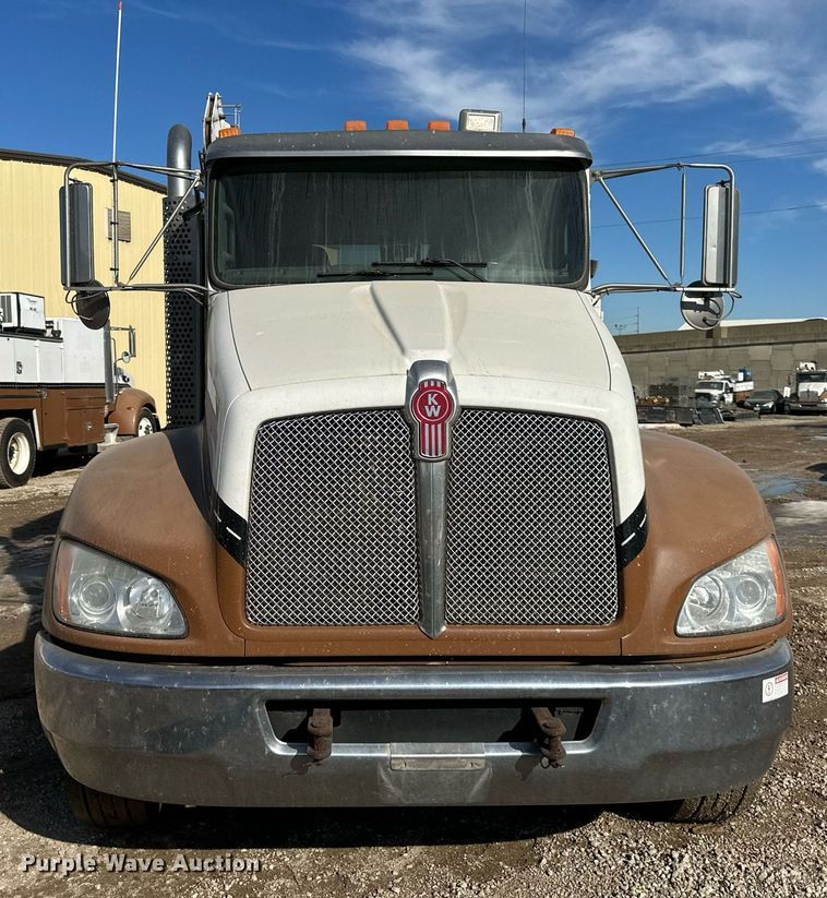 image for item DQ6595 2016 Kenworth T370 utility / service truck