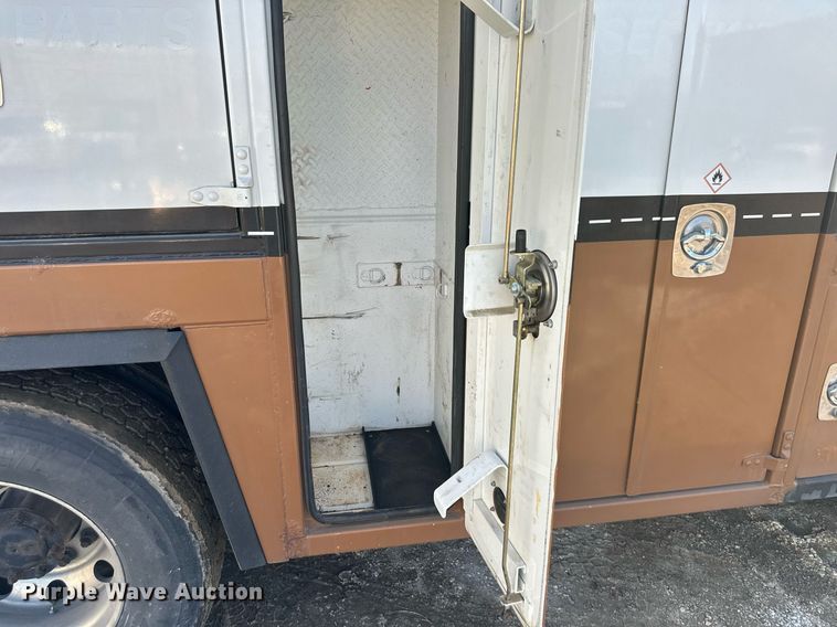 image for item DQ6595 2016 Kenworth T370 utility / service truck