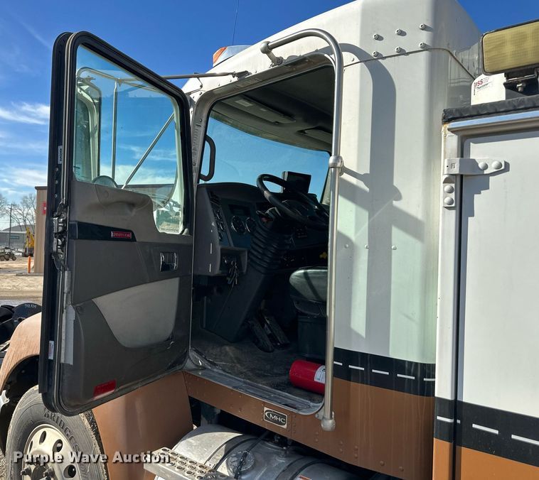 image for item DQ6595 2016 Kenworth T370 utility / service truck