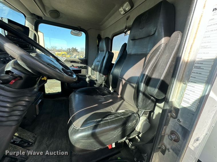 image for item DQ6595 2016 Kenworth T370 utility / service truck