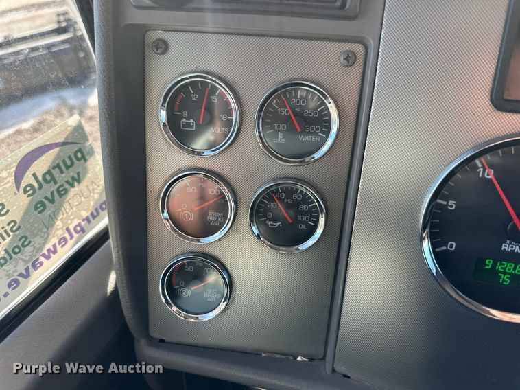 image for item DQ6595 2016 Kenworth T370 utility / service truck