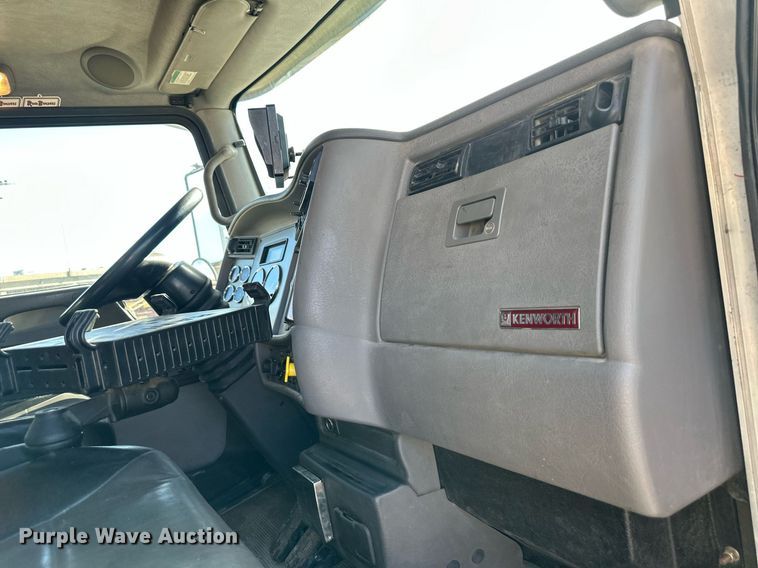 image for item DQ6595 2016 Kenworth T370 utility / service truck