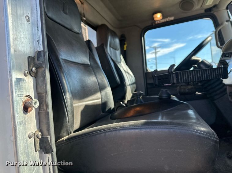 image for item DQ6595 2016 Kenworth T370 utility / service truck