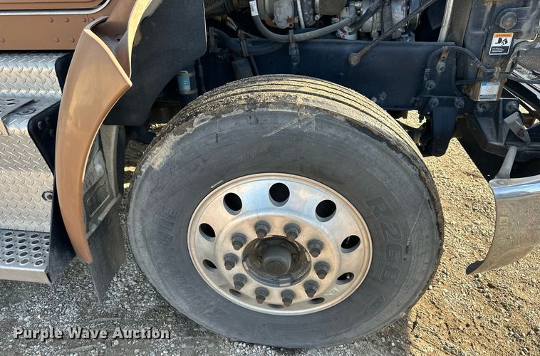 image for item DQ6595 2016 Kenworth T370 utility / service truck