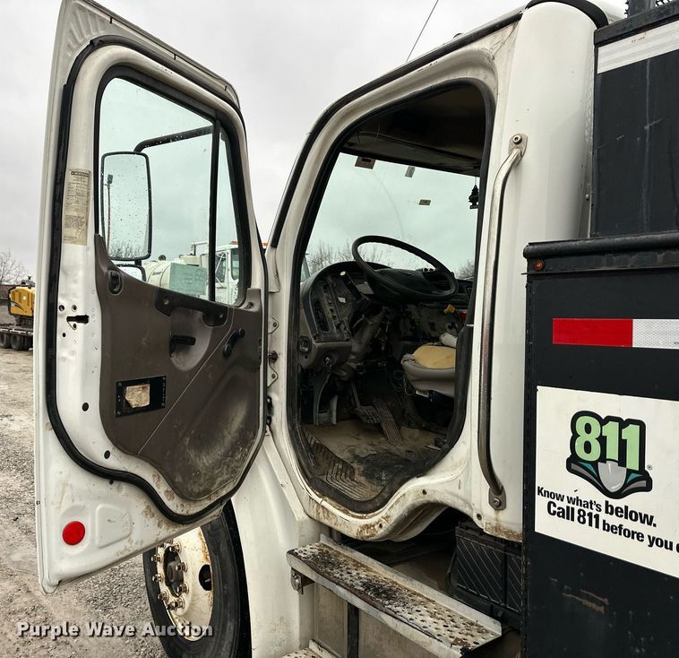 image for item DQ6600 2008 Freightliner M2 utility/dump bed