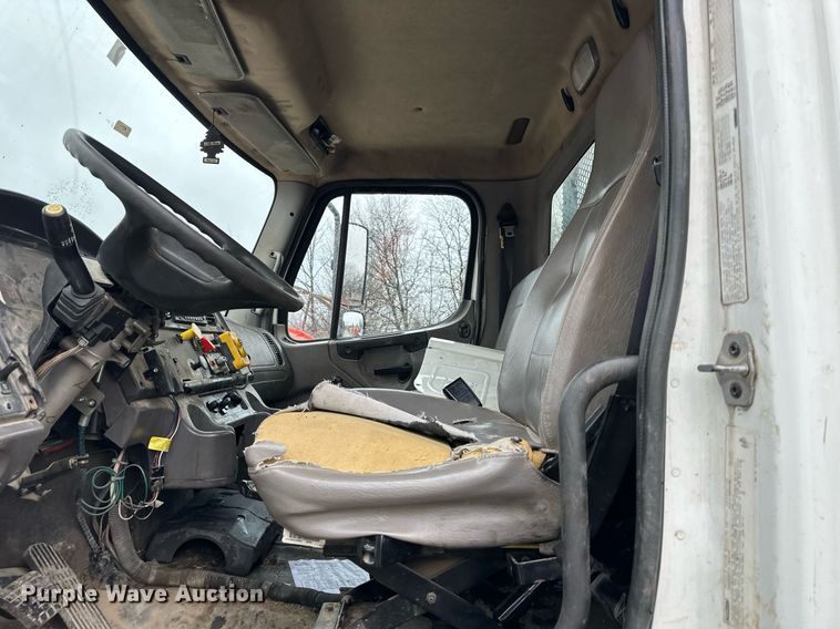 image for item DQ6600 2008 Freightliner M2 utility/dump bed