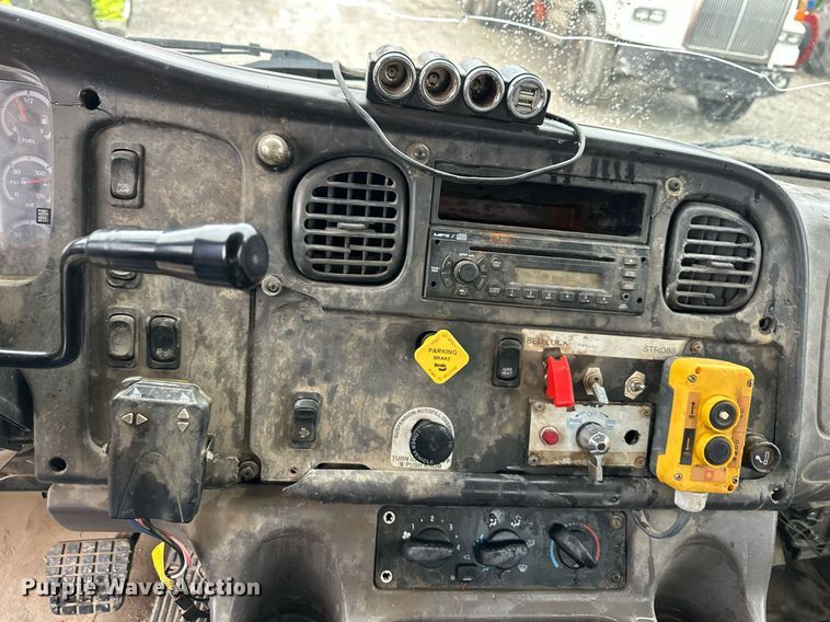 image for item DQ6600 2008 Freightliner M2 utility/dump bed