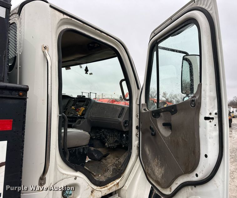 image for item DQ6600 2008 Freightliner M2 utility/dump bed