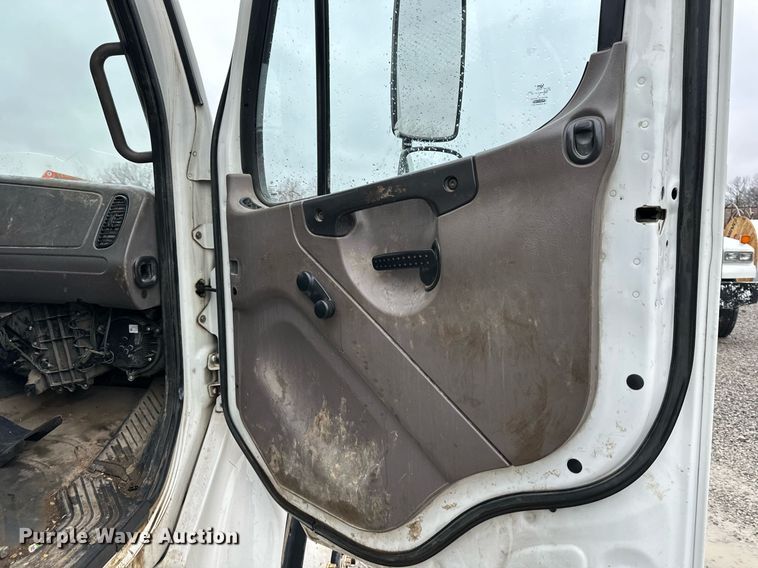 image for item DQ6600 2008 Freightliner M2 utility/dump bed