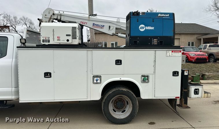 image for item DQ6611 2017 Ford F550 Super Duty utility / service truck