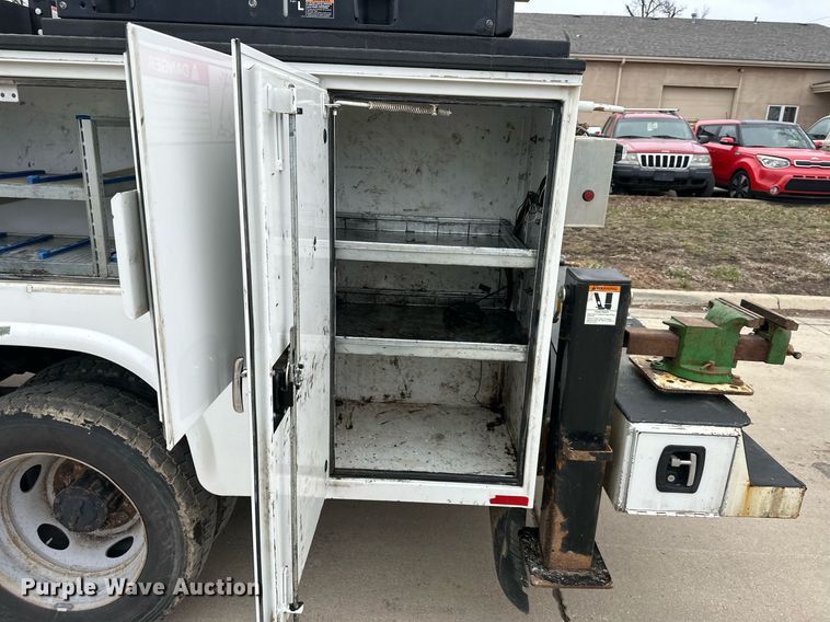 image for item DQ6611 2017 Ford F550 Super Duty utility / service truck