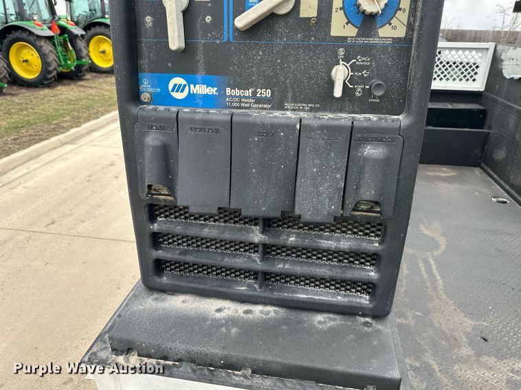 image for item DQ6611 2017 Ford F550 Super Duty utility / service truck