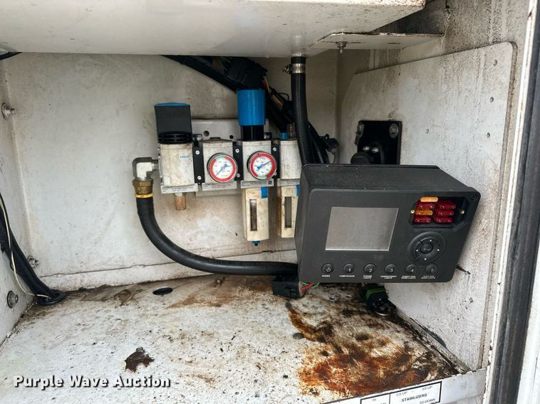 image for item DQ6611 2017 Ford F550 Super Duty utility / service truck