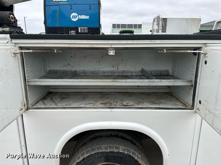 image for item DQ6611 2017 Ford F550 Super Duty utility / service truck