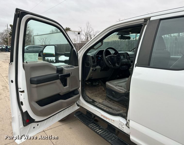 image for item DQ6611 2017 Ford F550 Super Duty utility / service truck