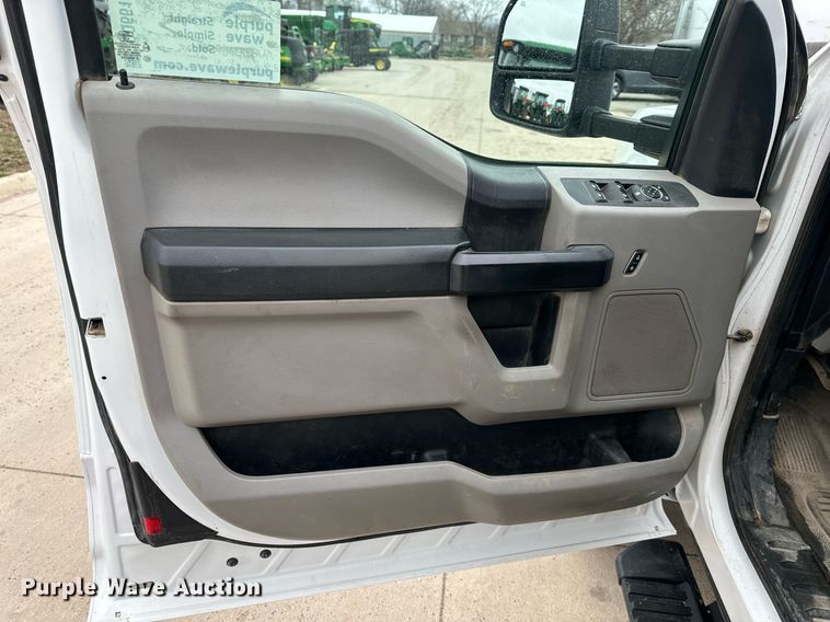 image for item DQ6611 2017 Ford F550 Super Duty utility / service truck