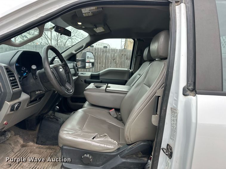 image for item DQ6611 2017 Ford F550 Super Duty utility / service truck