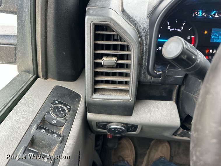 image for item DQ6611 2017 Ford F550 Super Duty utility / service truck