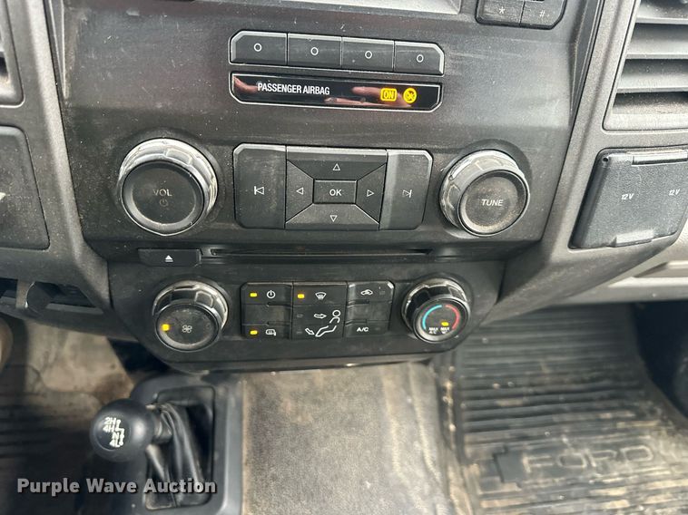 image for item DQ6611 2017 Ford F550 Super Duty utility / service truck