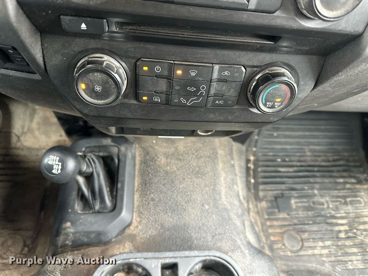 image for item DQ6611 2017 Ford F550 Super Duty utility / service truck