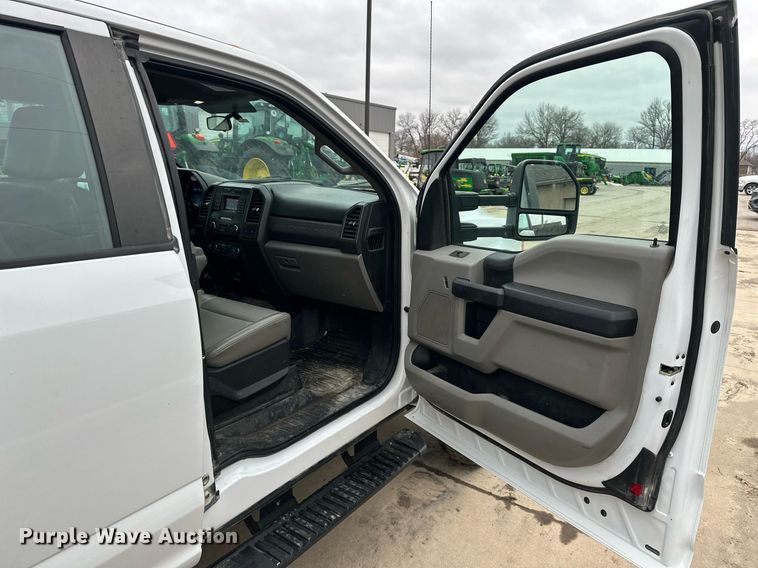 image for item DQ6611 2017 Ford F550 Super Duty utility / service truck