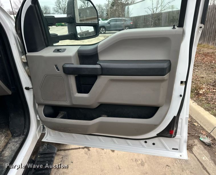 image for item DQ6611 2017 Ford F550 Super Duty utility / service truck