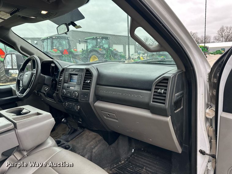 image for item DQ6611 2017 Ford F550 Super Duty utility / service truck