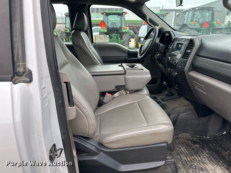 image for item DQ6611 2017 Ford F550 Super Duty utility / service truck