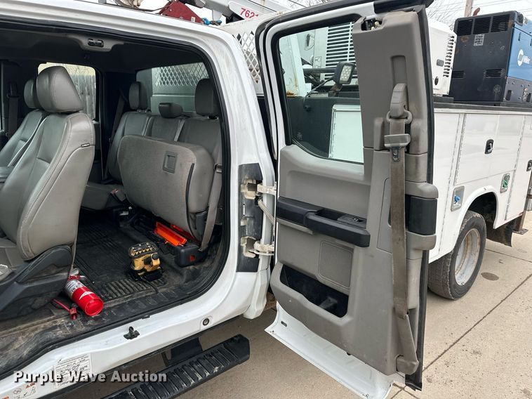 image for item DQ6611 2017 Ford F550 Super Duty utility / service truck