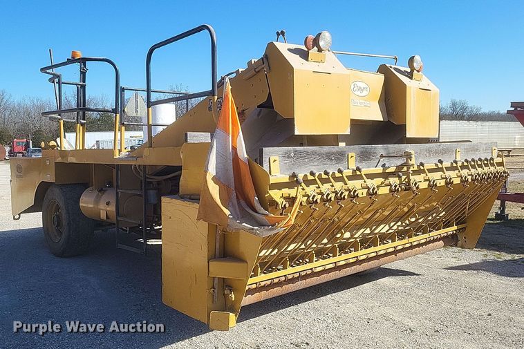 image for item DS5210 1990 Etnyre chip spreader