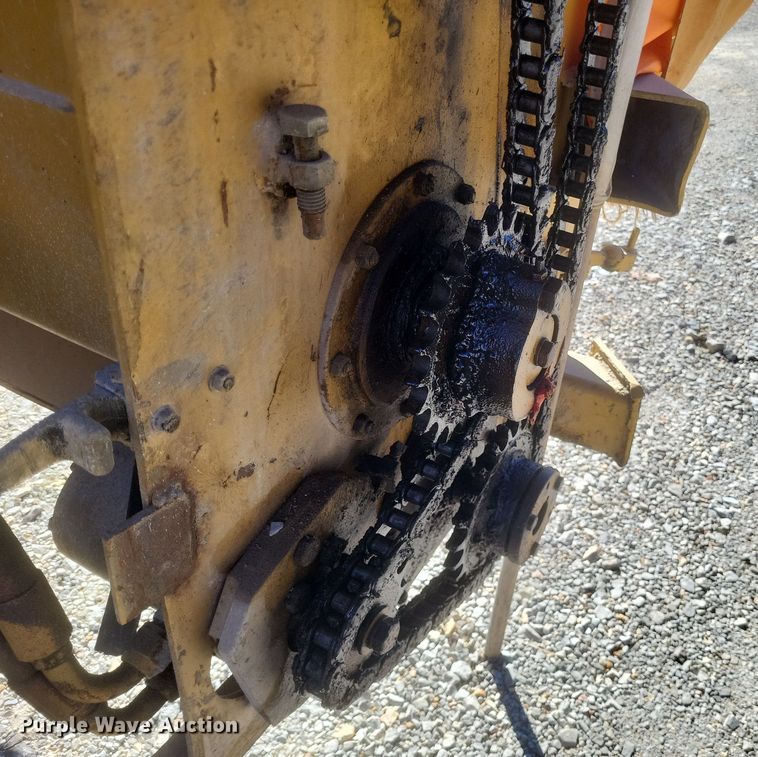 image for item DS5210 1990 Etnyre chip spreader