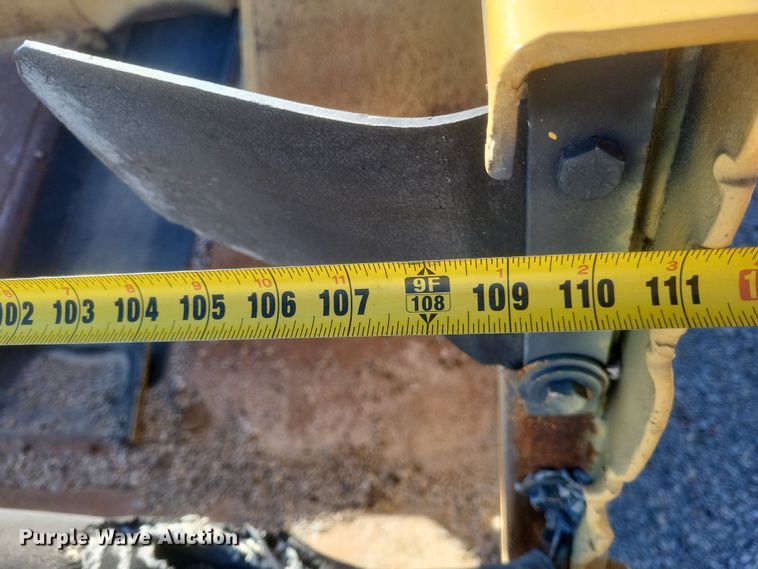 image for item DS5210 1990 Etnyre chip spreader