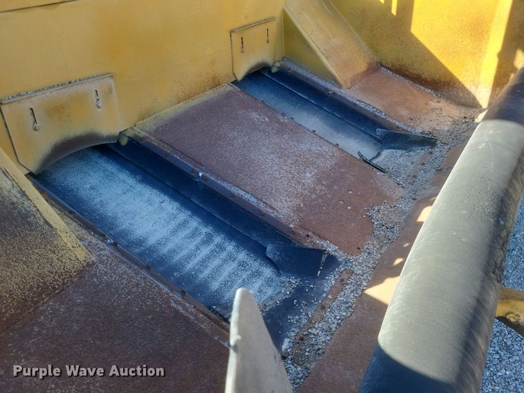 image for item DS5210 1990 Etnyre chip spreader