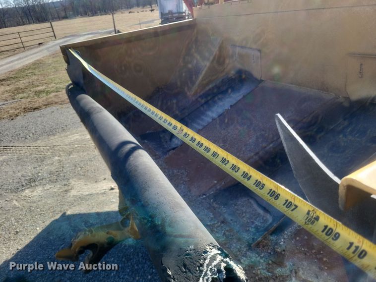 image for item DS5210 1990 Etnyre chip spreader