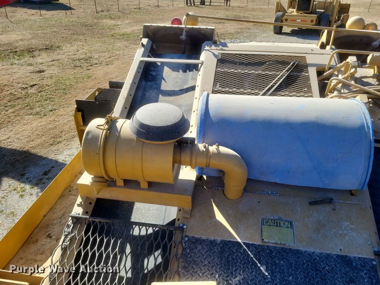 image for item DS5210 1990 Etnyre chip spreader