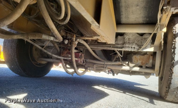 image for item DS5210 1990 Etnyre chip spreader