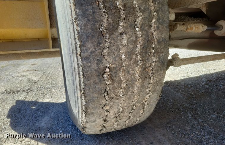 image for item DS5210 1990 Etnyre chip spreader