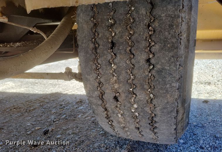 image for item DS5210 1990 Etnyre chip spreader