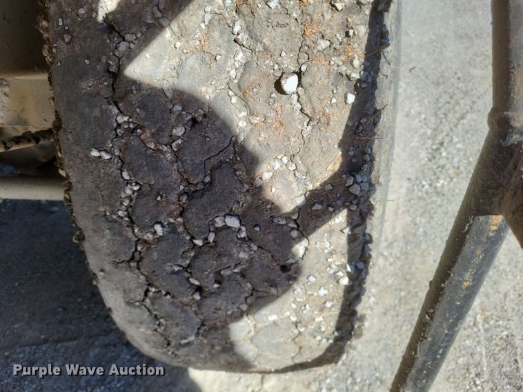 image for item DS5210 1990 Etnyre chip spreader