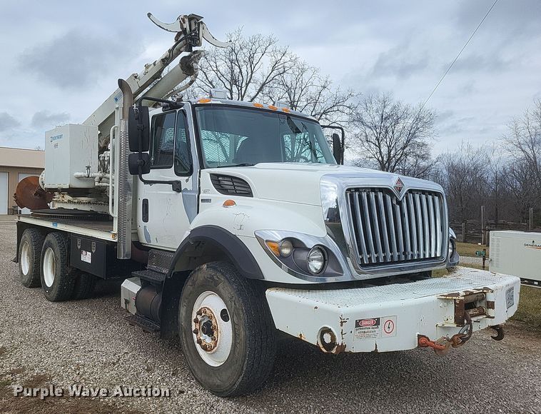 image for item DS5221 2010 International 7400 SBA pressure digger truck