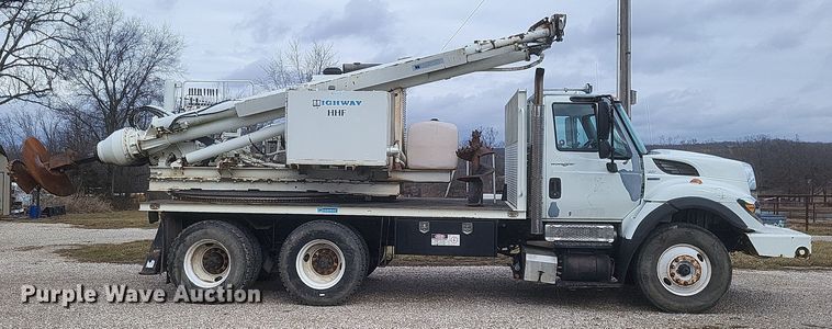 image for item DS5221 2010 International 7400 SBA pressure digger truck