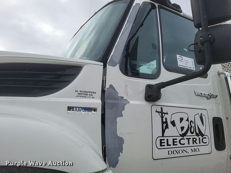 image for item DS5221 2010 International 7400 SBA pressure digger truck