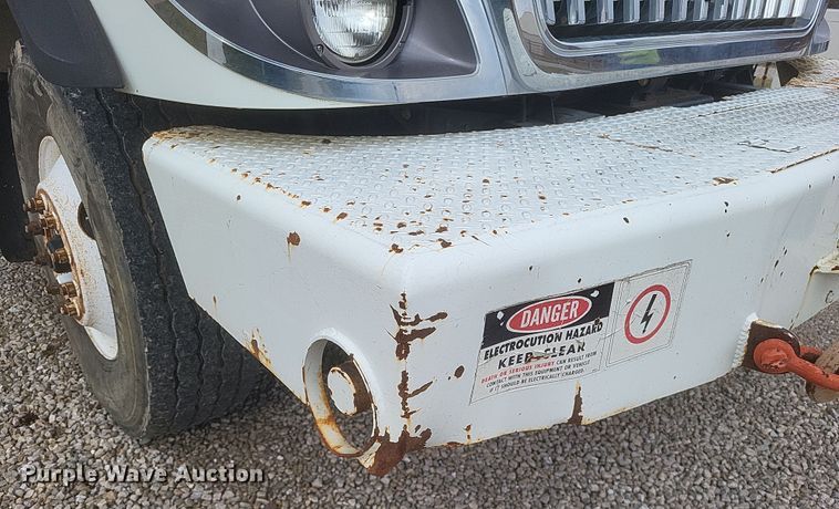 image for item DS5221 2010 International 7400 SBA pressure digger truck