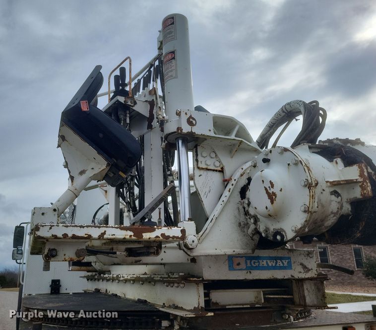 image for item DS5221 2010 International 7400 SBA pressure digger truck