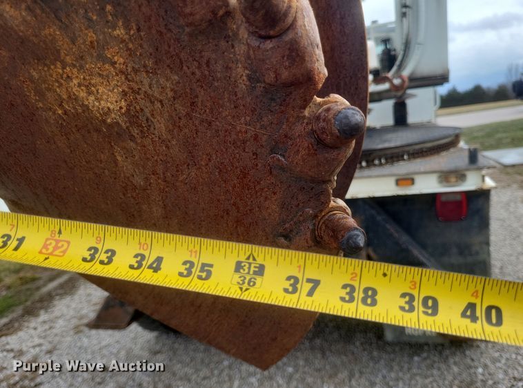 image for item DS5221 2010 International 7400 SBA pressure digger truck