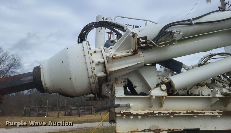 image for item DS5221 2010 International 7400 SBA pressure digger truck