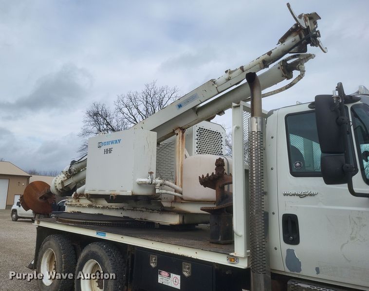 image for item DS5221 2010 International 7400 SBA pressure digger truck