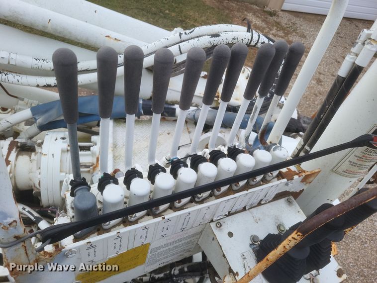 image for item DS5221 2010 International 7400 SBA pressure digger truck