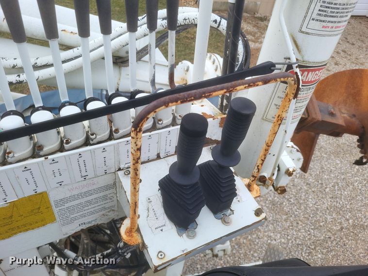 image for item DS5221 2010 International 7400 SBA pressure digger truck