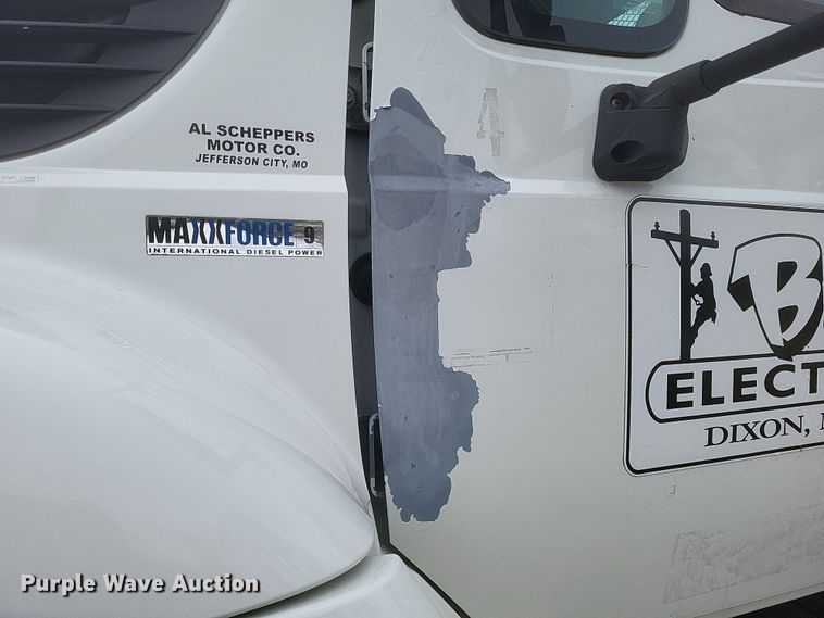 image for item DS5221 2010 International 7400 SBA pressure digger truck